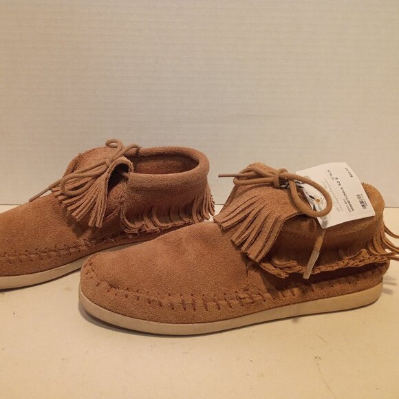 NWT MINNETONKA Classic Tan Suede Fringed Moccasins Women's Sz 6 - Picture 2 of 11